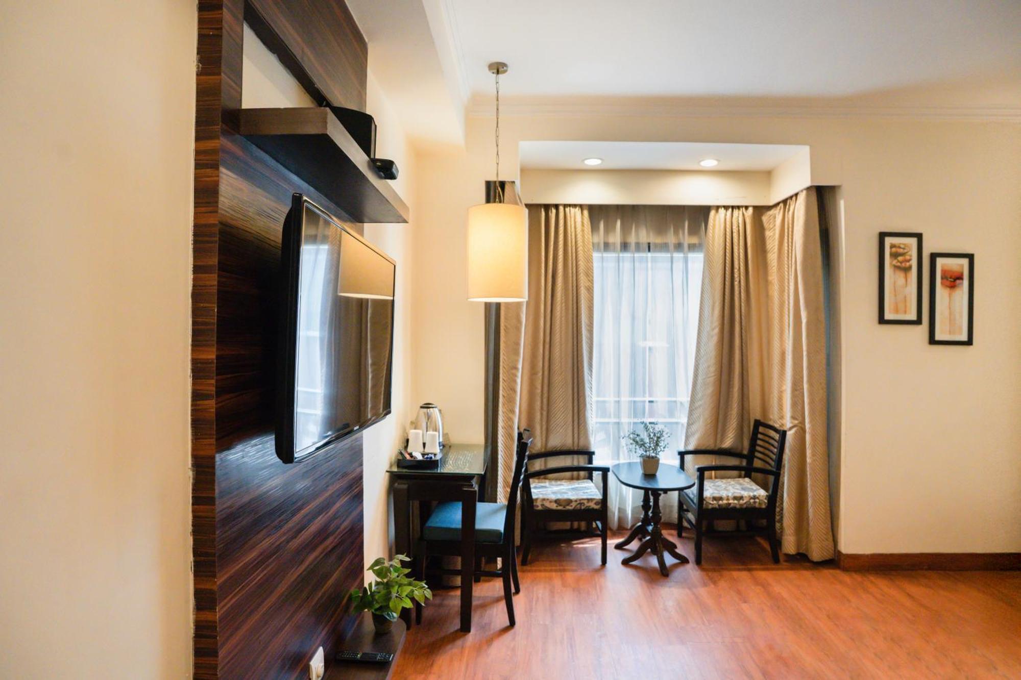 Ahuja Residency Cyber City II Гургаон Екстериор снимка