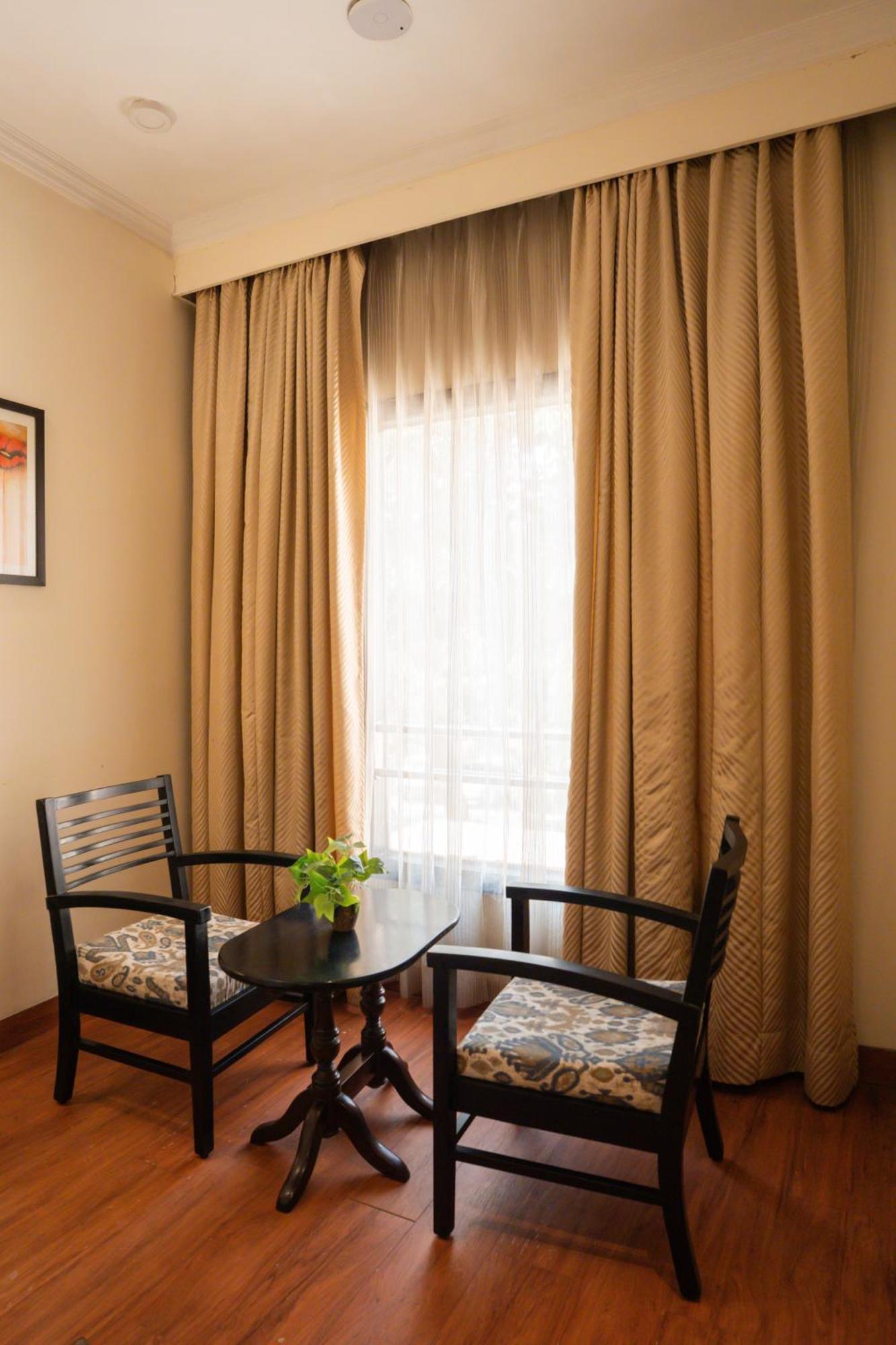 Ahuja Residency Cyber City II Гургаон Екстериор снимка