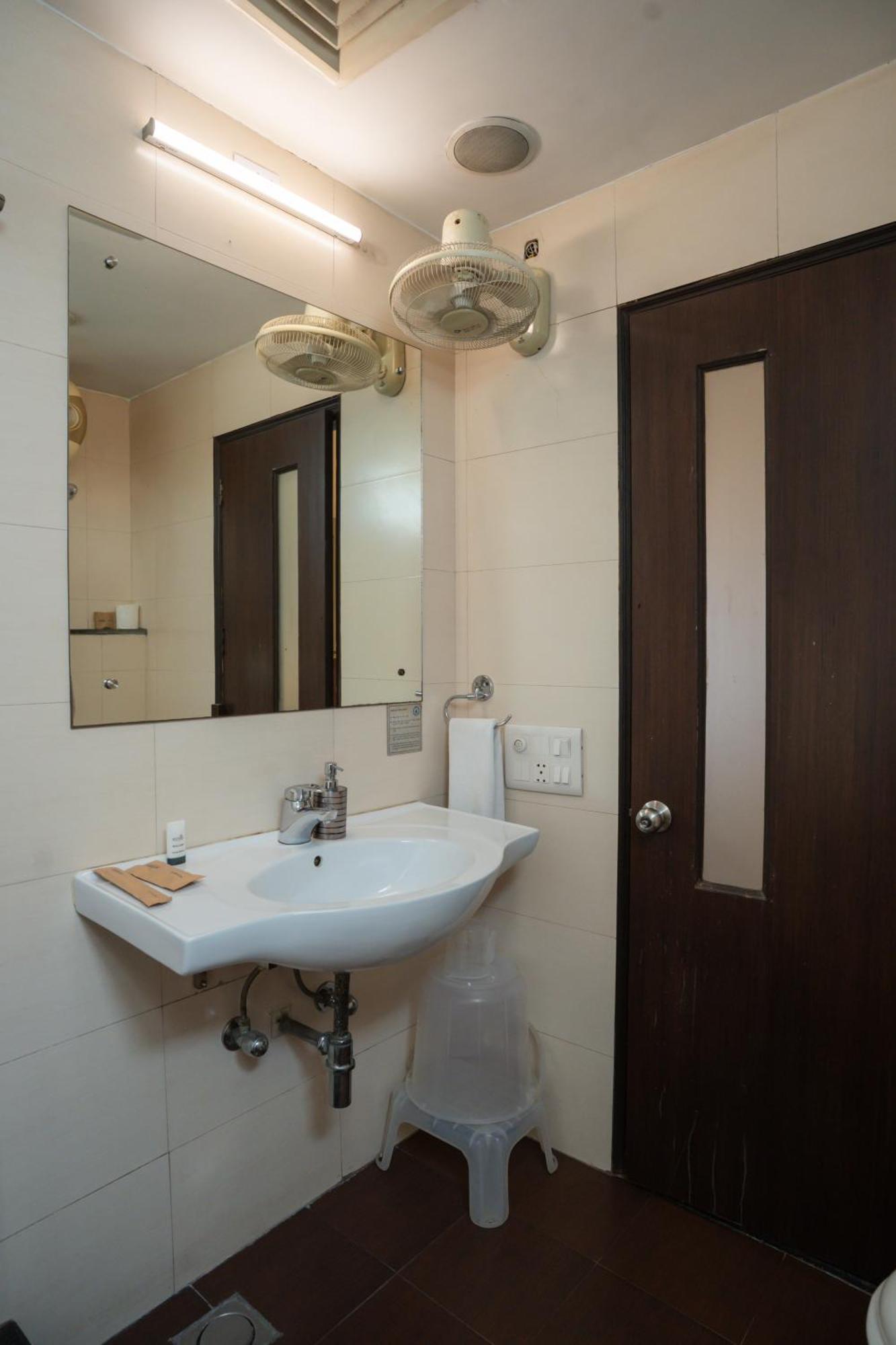 Ahuja Residency Cyber City II Гургаон Екстериор снимка