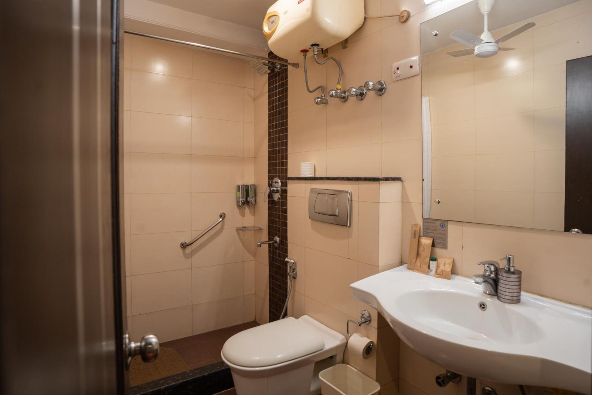 Ahuja Residency Cyber City II Гургаон Екстериор снимка