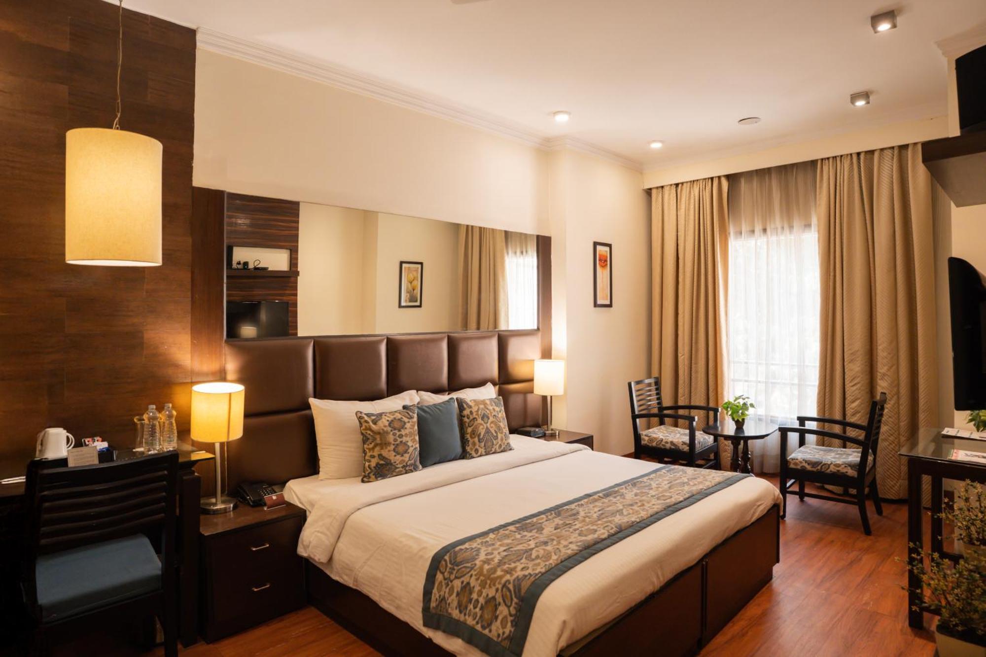 Ahuja Residency Cyber City II Гургаон Екстериор снимка