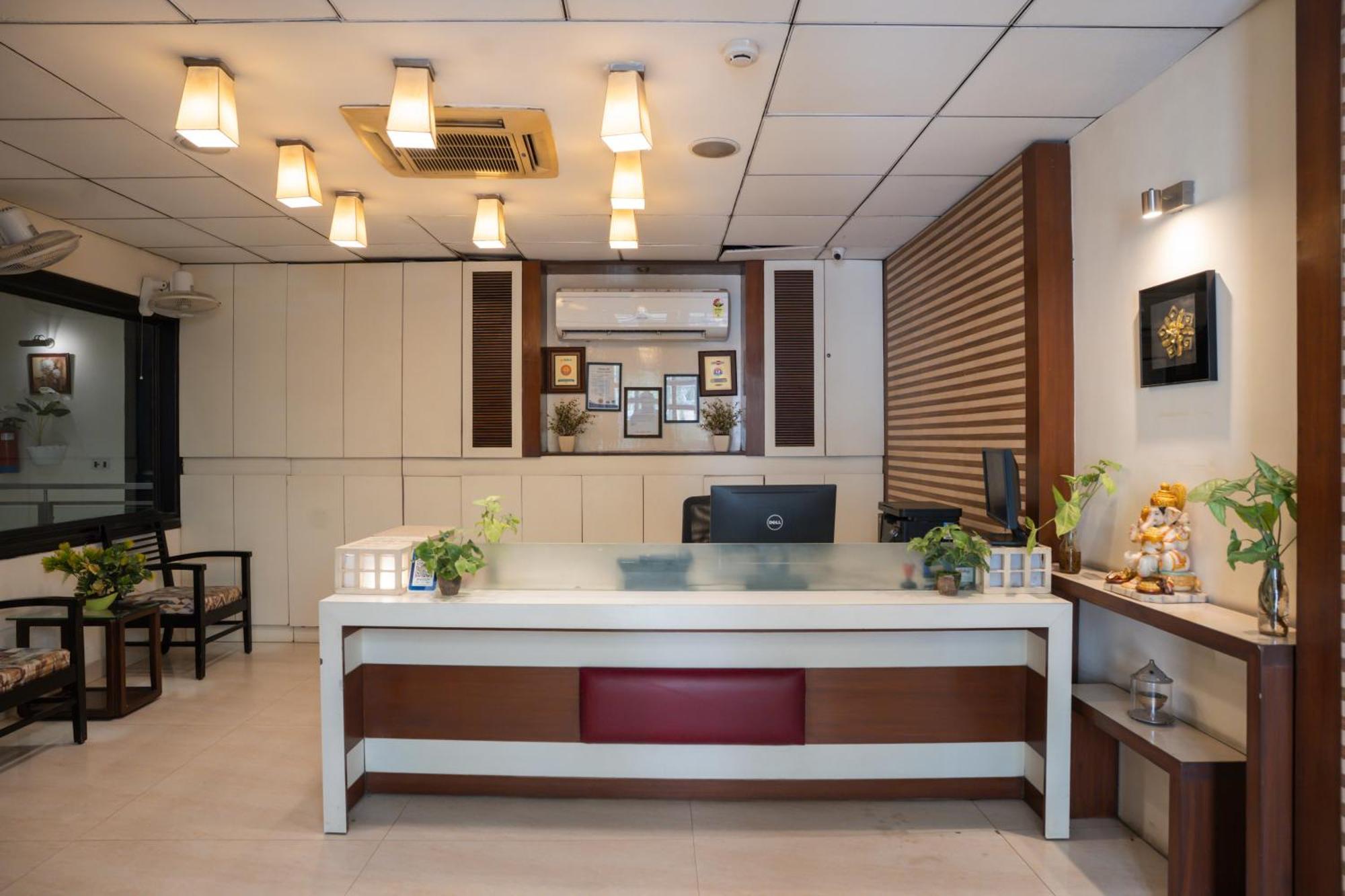 Ahuja Residency Cyber City II Гургаон Екстериор снимка