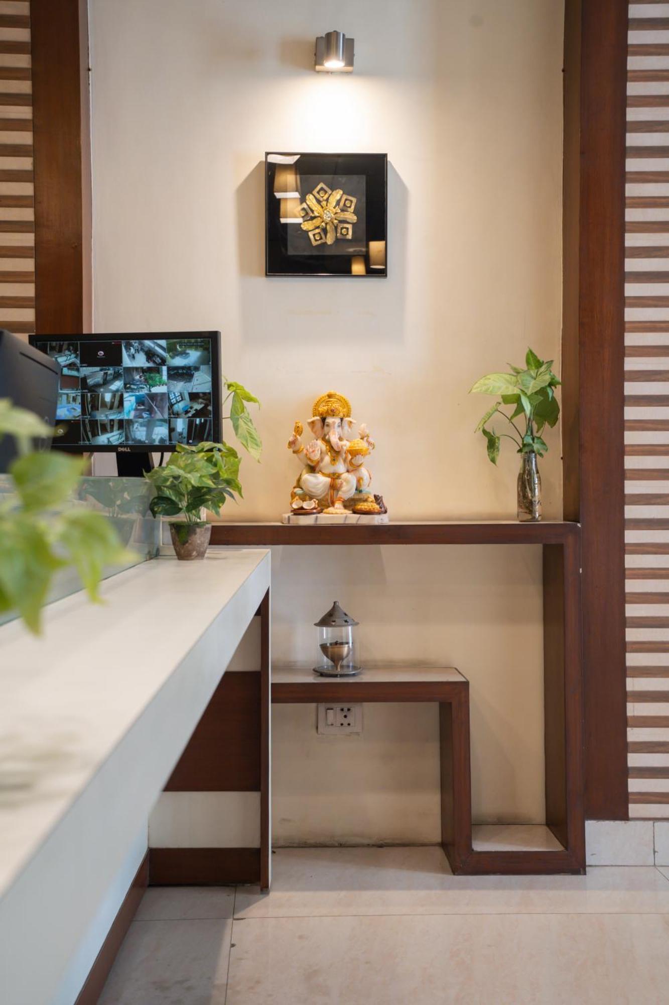 Ahuja Residency Cyber City II Гургаон Екстериор снимка