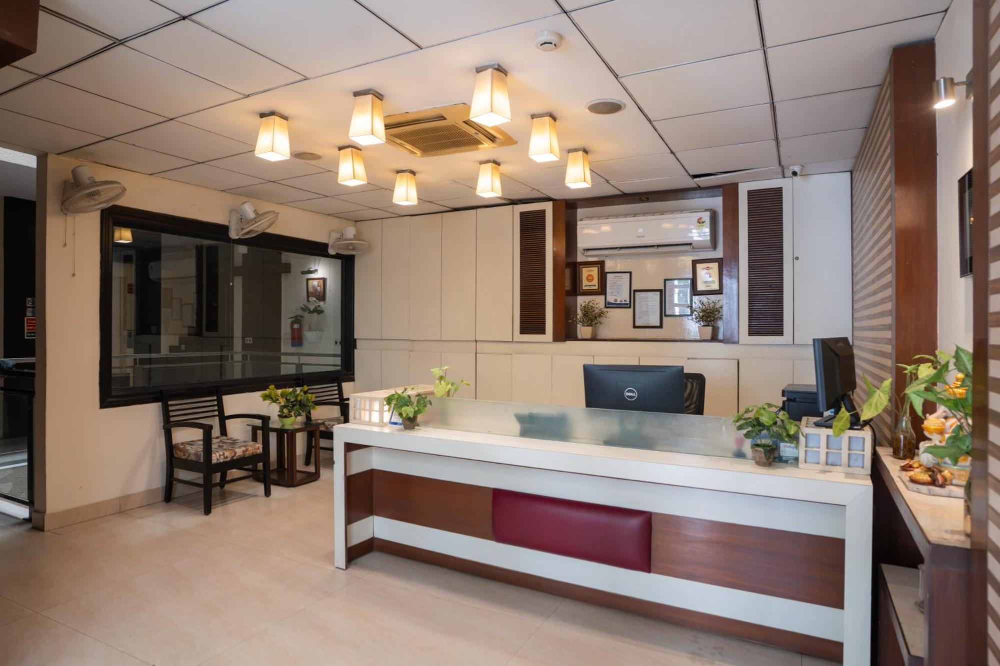 Ahuja Residency Cyber City II Гургаон Екстериор снимка