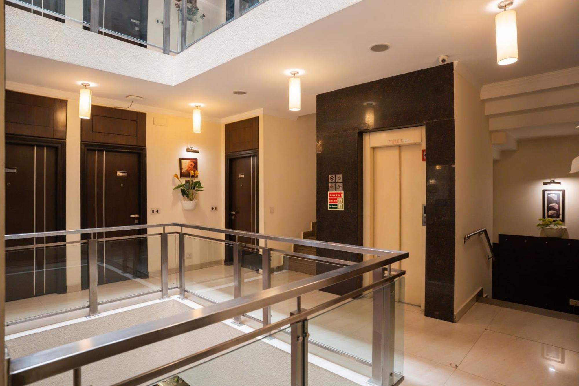 Ahuja Residency Cyber City II Гургаон Екстериор снимка