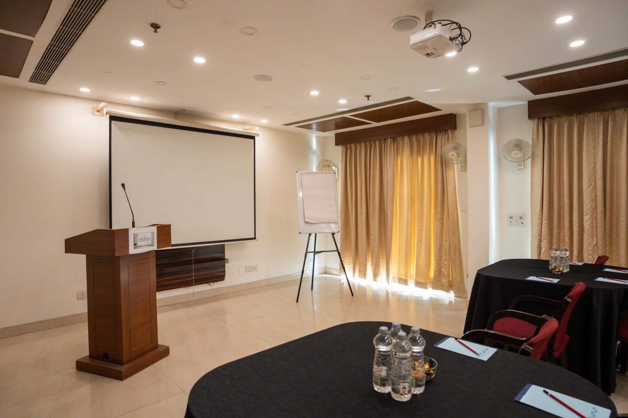 Ahuja Residency Cyber City II Гургаон Екстериор снимка