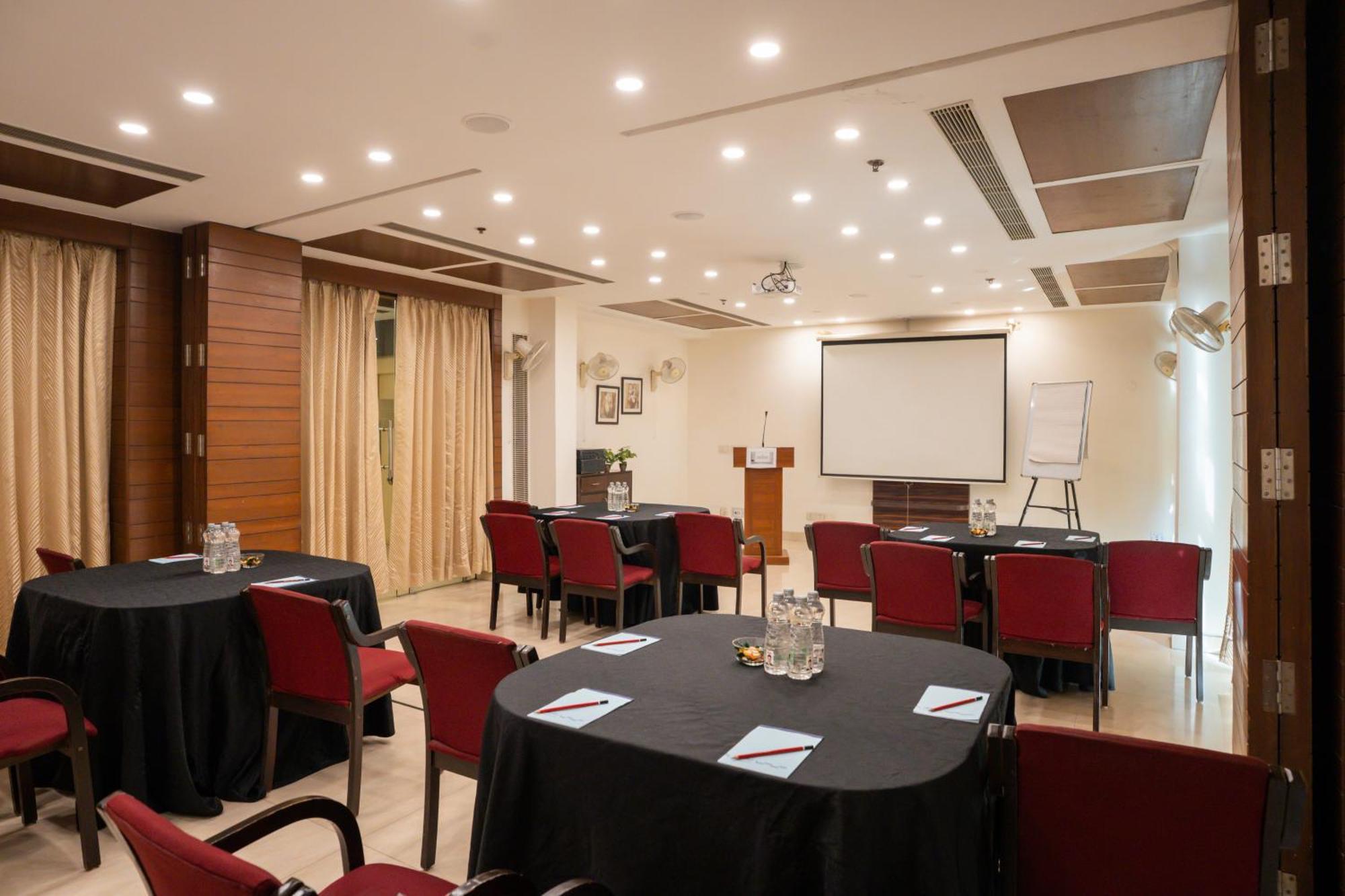 Ahuja Residency Cyber City II Гургаон Екстериор снимка
