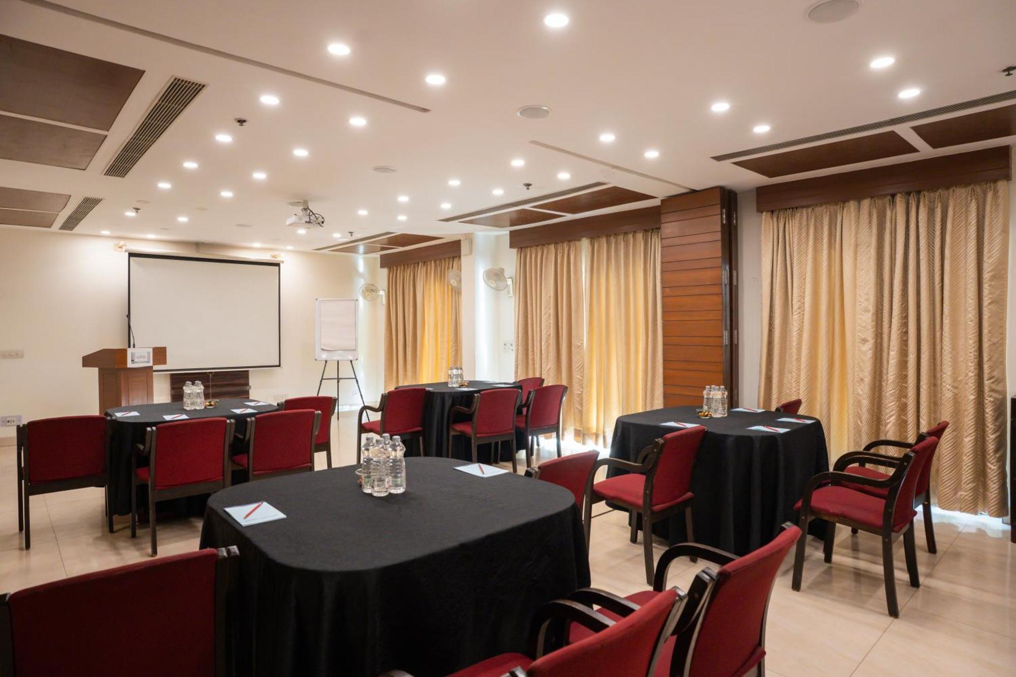Ahuja Residency Cyber City II Гургаон Екстериор снимка