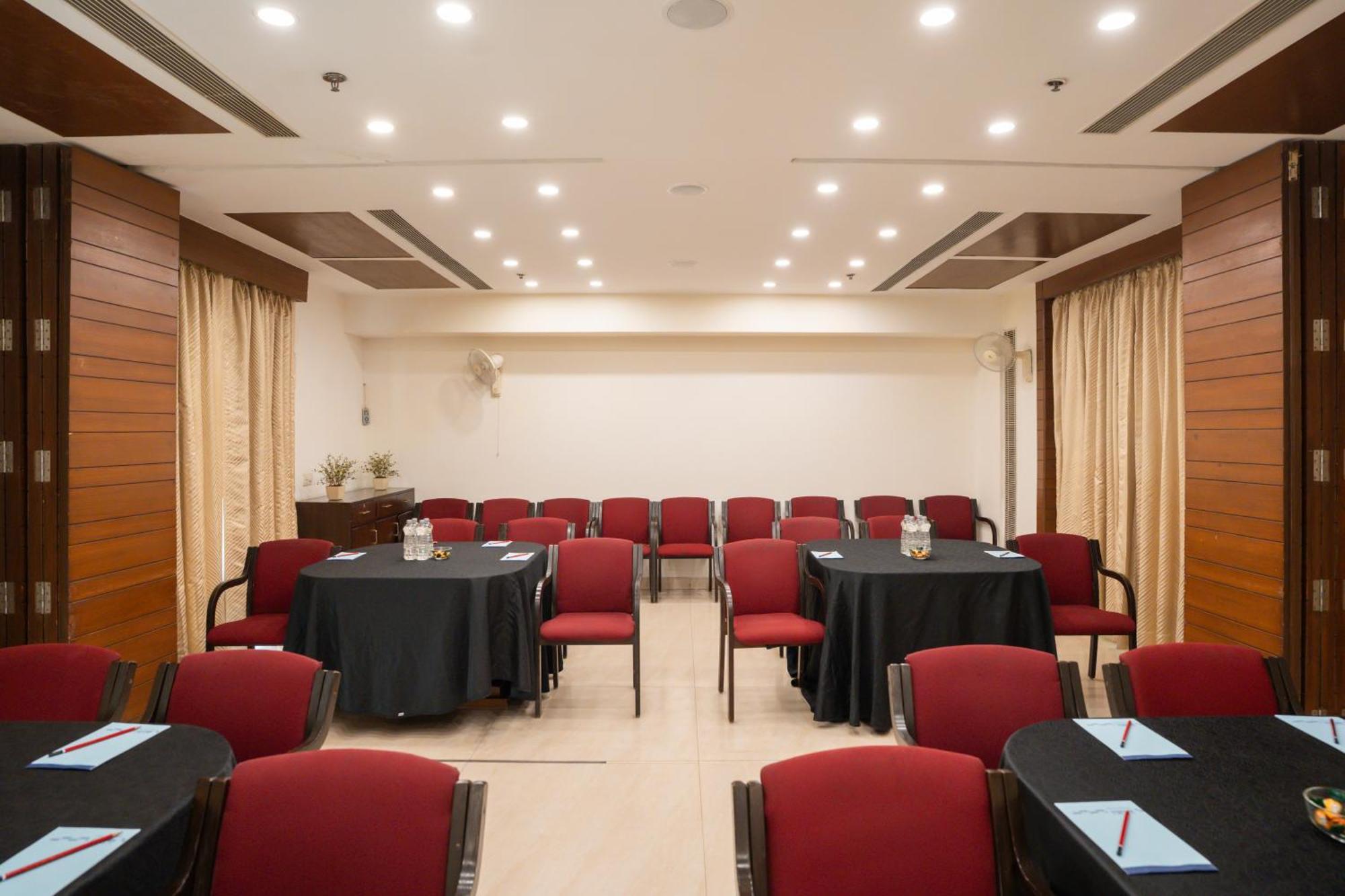 Ahuja Residency Cyber City II Гургаон Екстериор снимка
